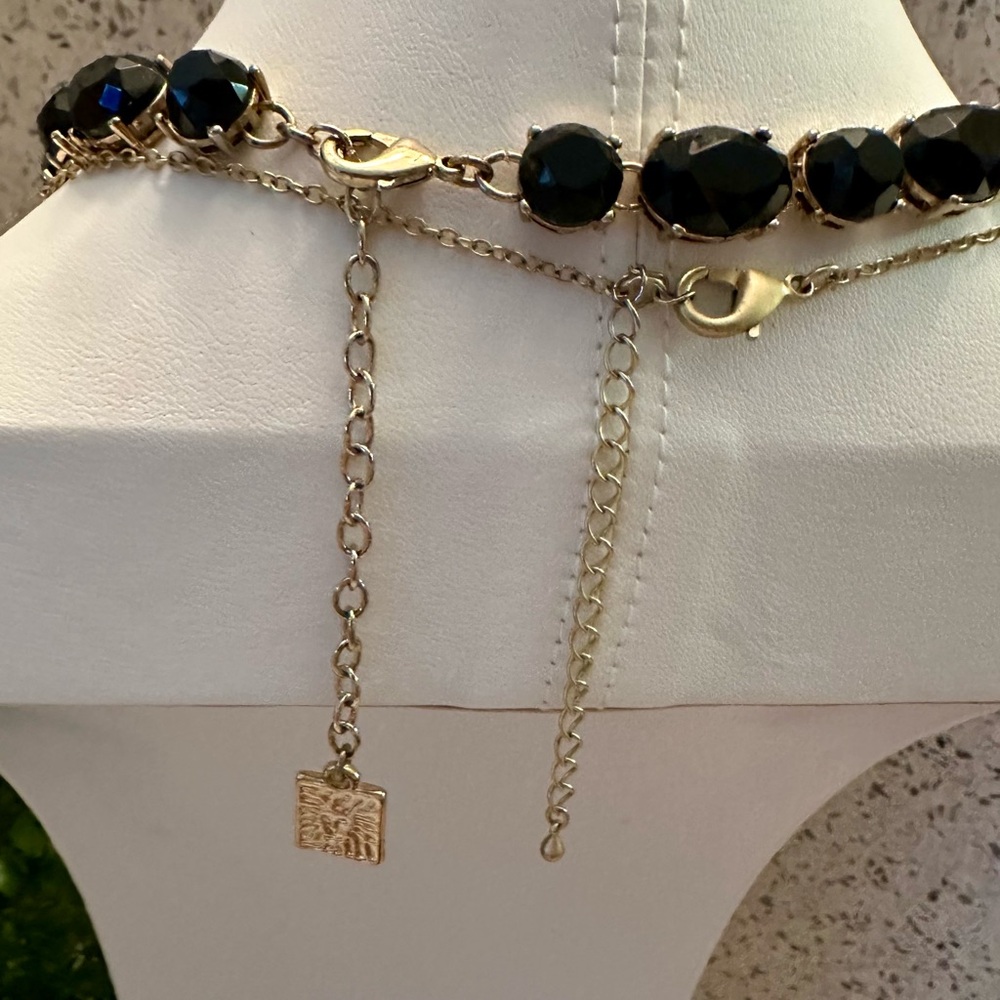 Black and gold tone jewelry set - Picture 11 of 13